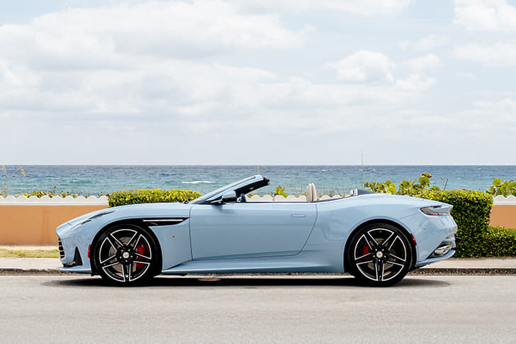 Aston Martin DB12 Volante photo