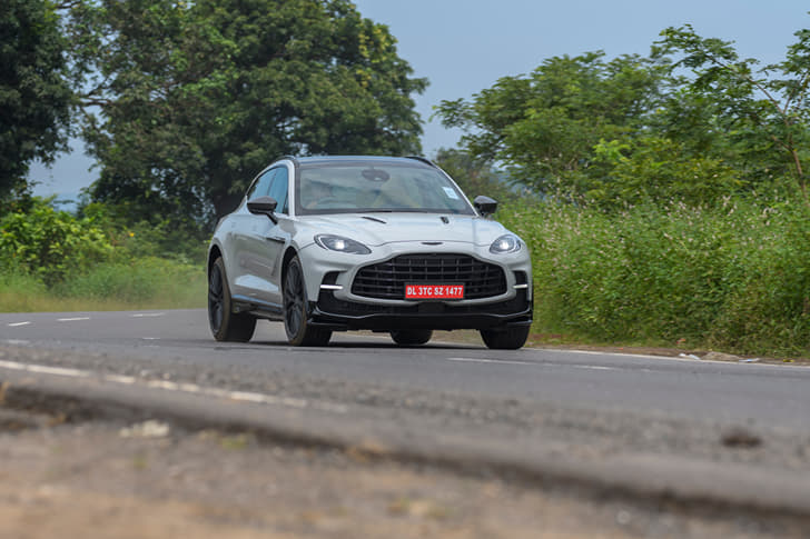 Aston Martin DBX photo