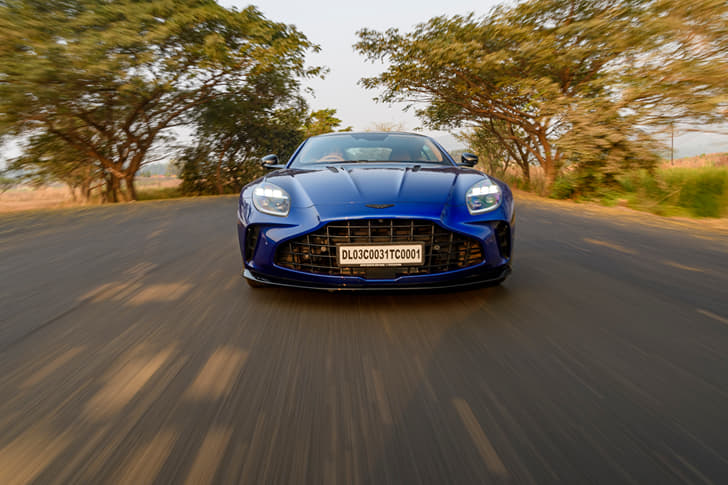 Aston Martin Vantage photo