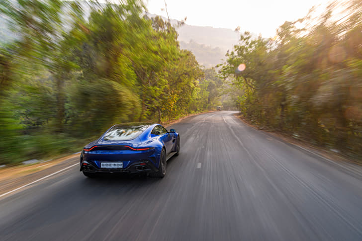 Aston Martin Vantage photo