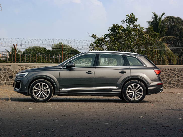 Audi Q7 photo