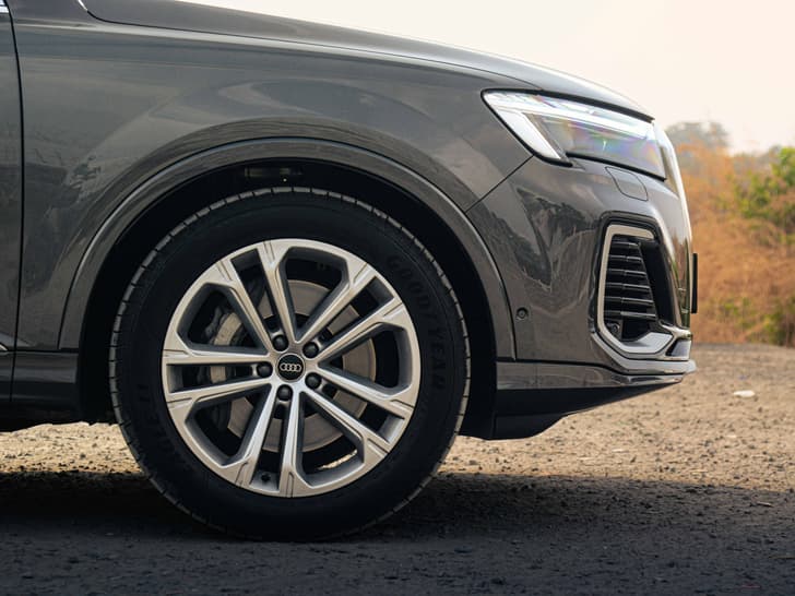 Audi Q7 photo