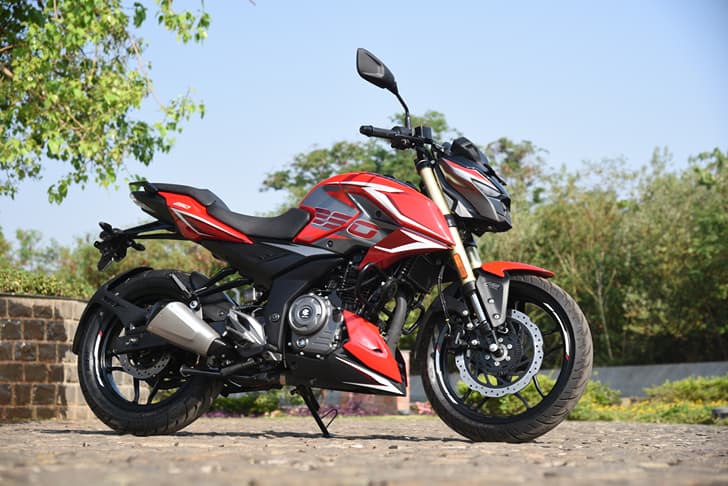 Bajaj Pulsar N250 photo