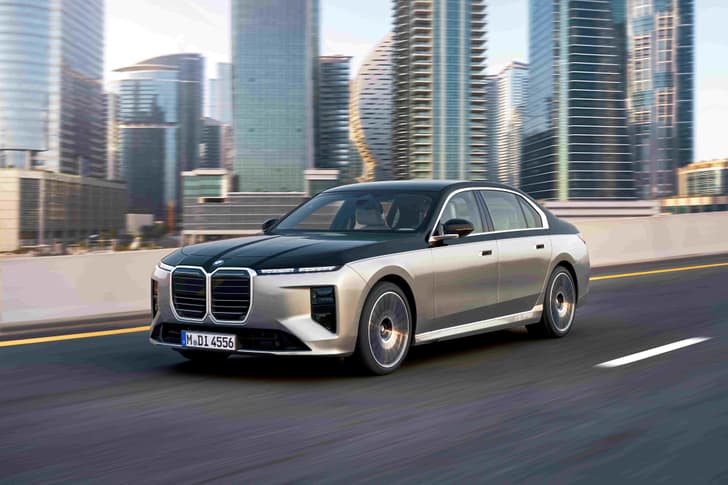 BMW 7 Series photo 2