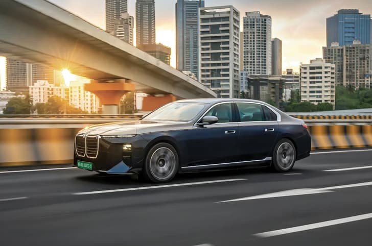 BMW i7 photo 3