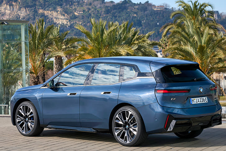 BMW iX facelift photo