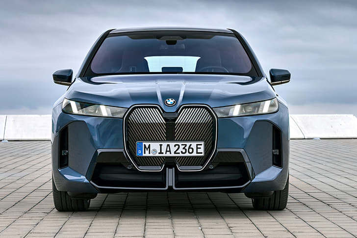 BMW iX facelift photo