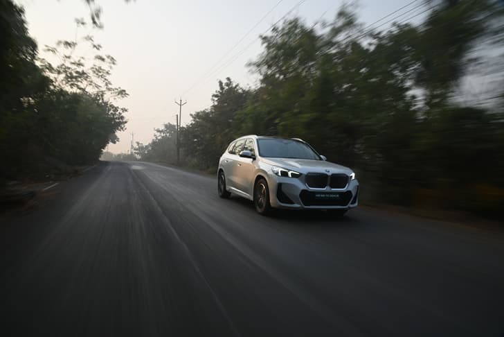 BMW iX1 LWB image 3
