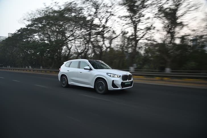 BMW iX1 LWB image 5