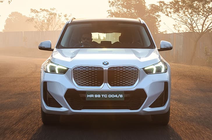BMW iX1 LWB image 2