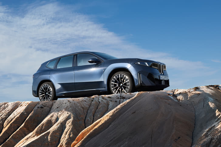 BMW iX3 photo 2