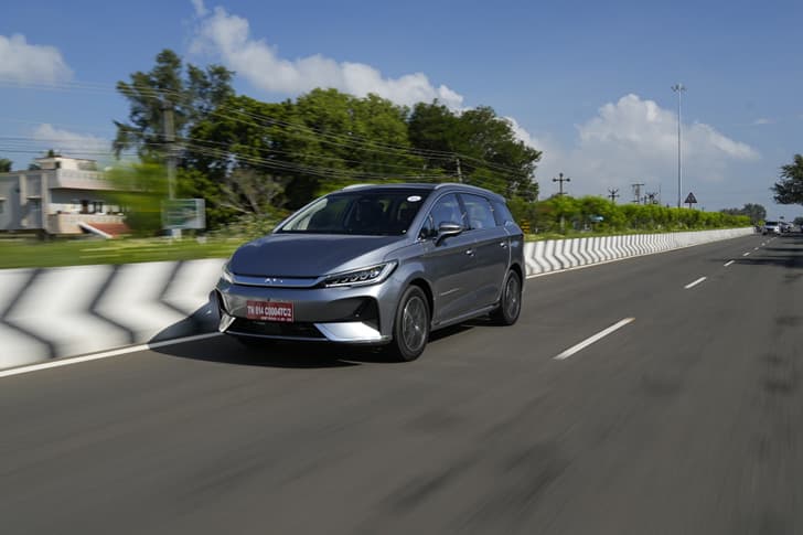 BYD eMax 7 photo