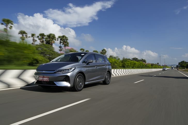 BYD eMax 7 photo