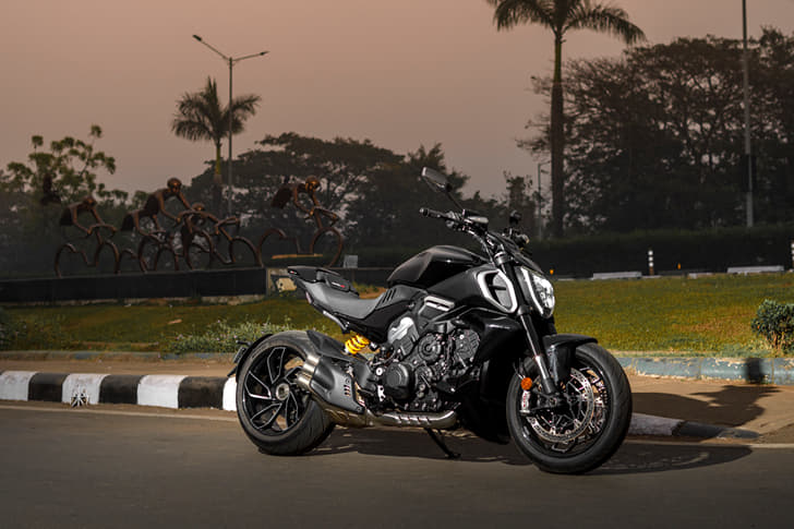 Ducati Diavel V4 photo