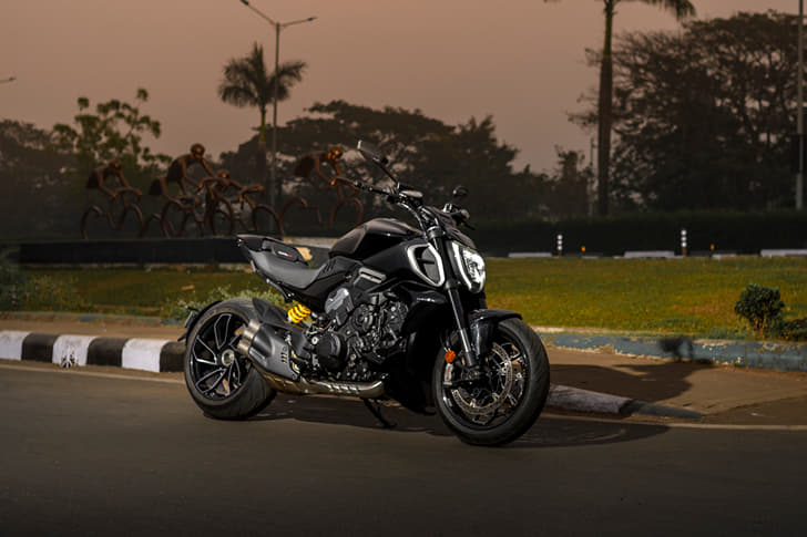Ducati Diavel V4 photo