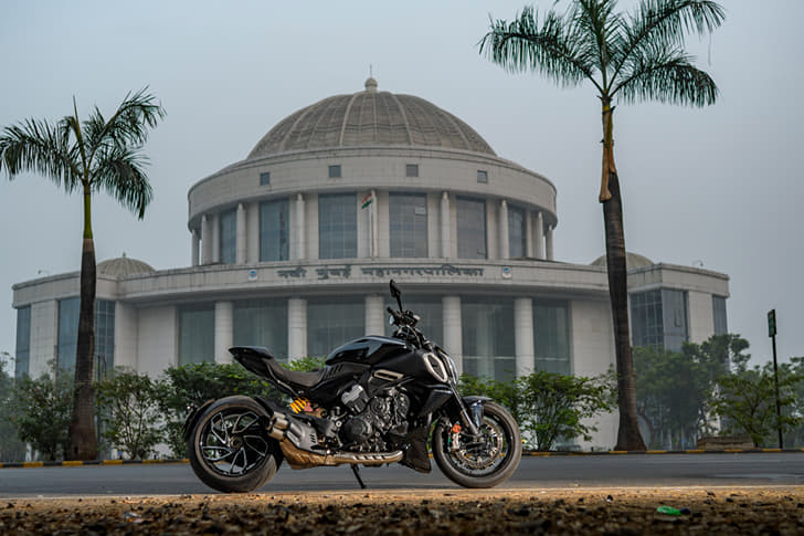 Ducati Diavel V4 photo