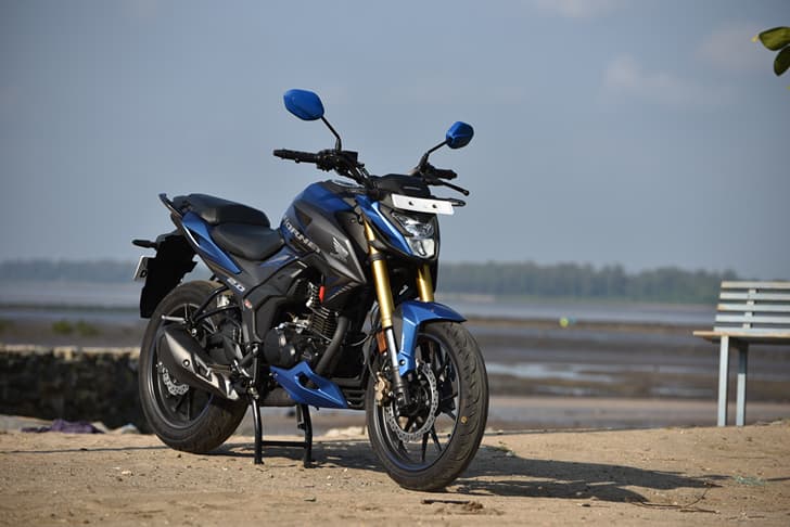 Honda Hornet 2.0 photo