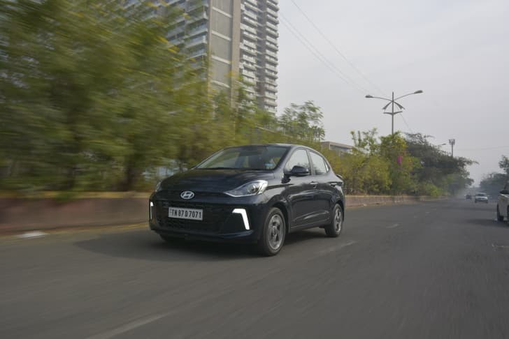 Hyundai Aura photo 2