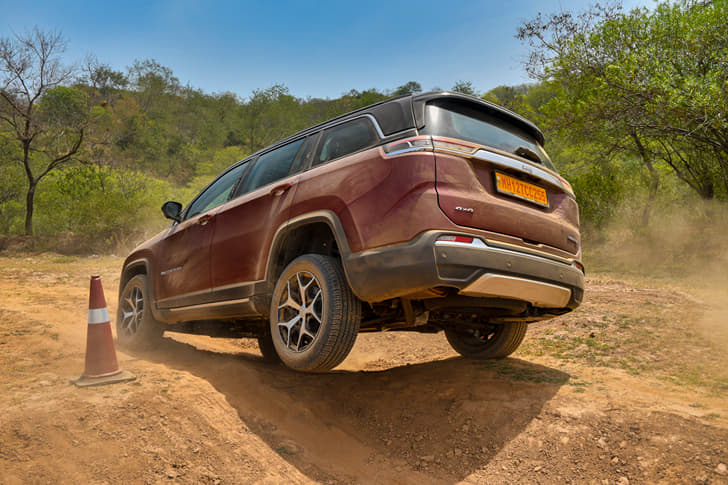 Jeep Meridian photo