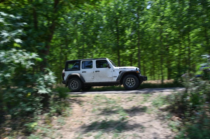 Jeep Wrangler photo