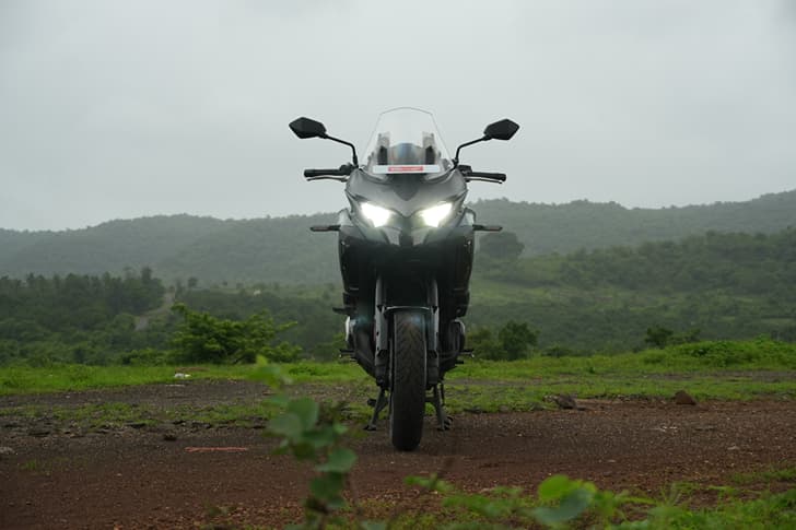 Kawasaki Versys 1100 photo