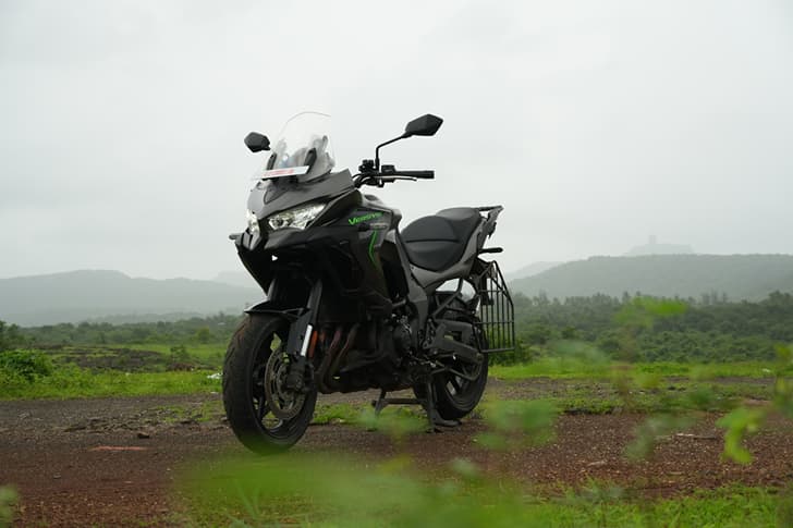 Kawasaki Versys 1100 photo
