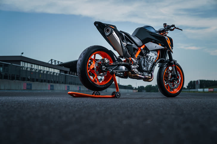 KTM 890 Duke R photo