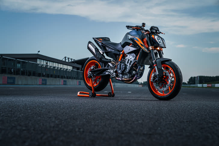 KTM 890 Duke R photo