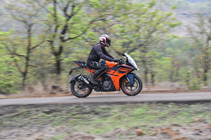 KTM RC 390 photo