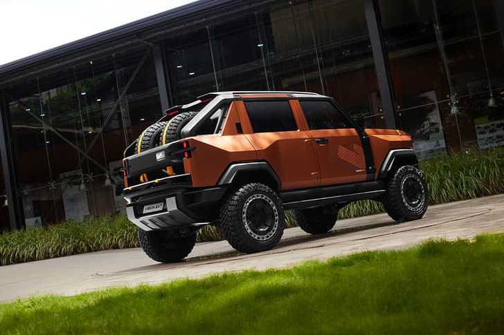 Mahindra Vision SXT photo
