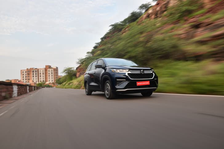 Maruti Suzuki Invicto photo