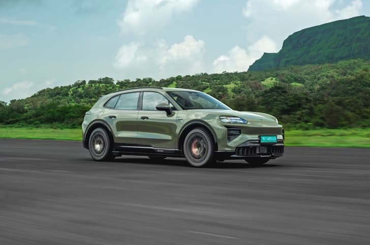 Porsche Cayenne Electric photo