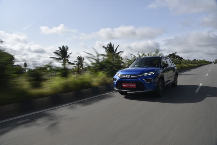 Toyota Urban Cruiser Hyryder photo 2