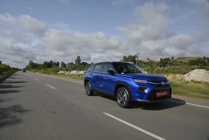 Toyota Urban Cruiser Hyryder photo 3