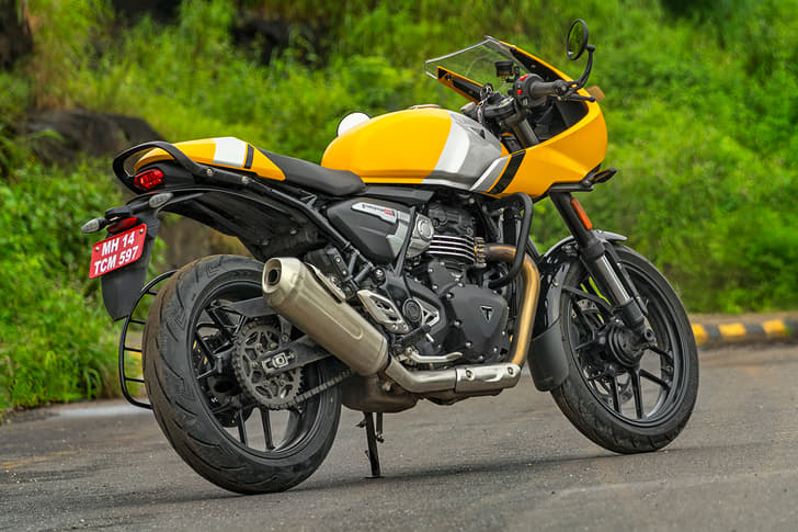 Triumph Thruxton 400 photo