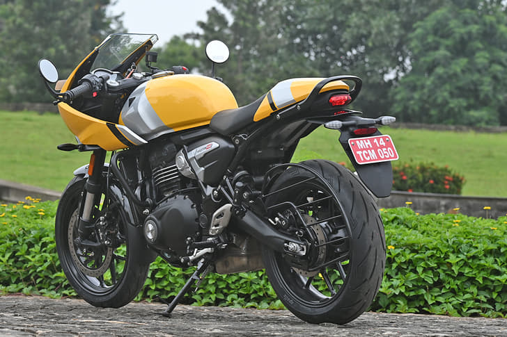 Triumph Thruxton 400 photo