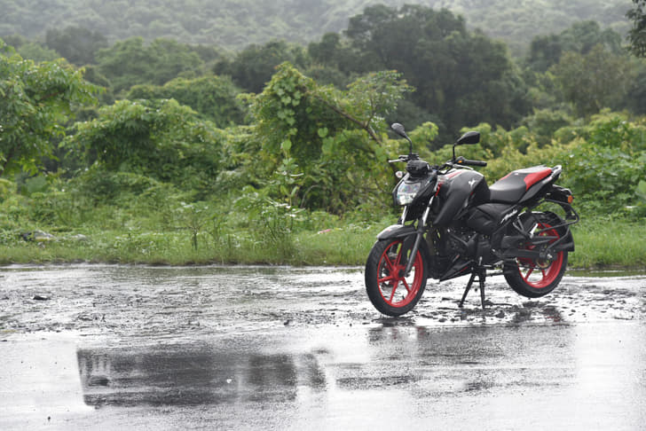 TVS Apache RTR 160 4V photo
