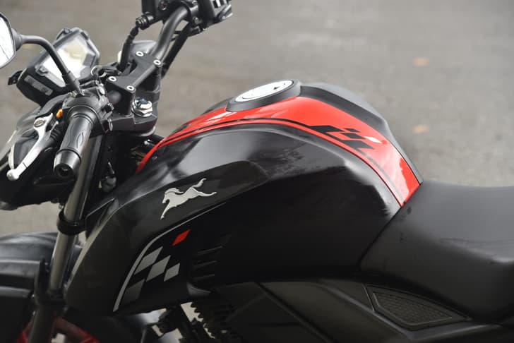 TVS Apache RTR 160 4V photo