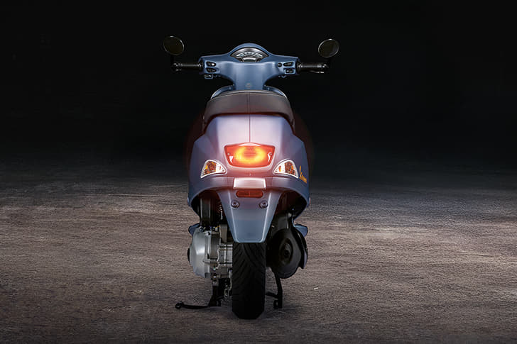 Vespa Officina 8 photo