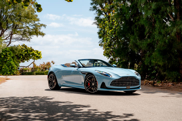 Aston Martin DB12 Volante photo