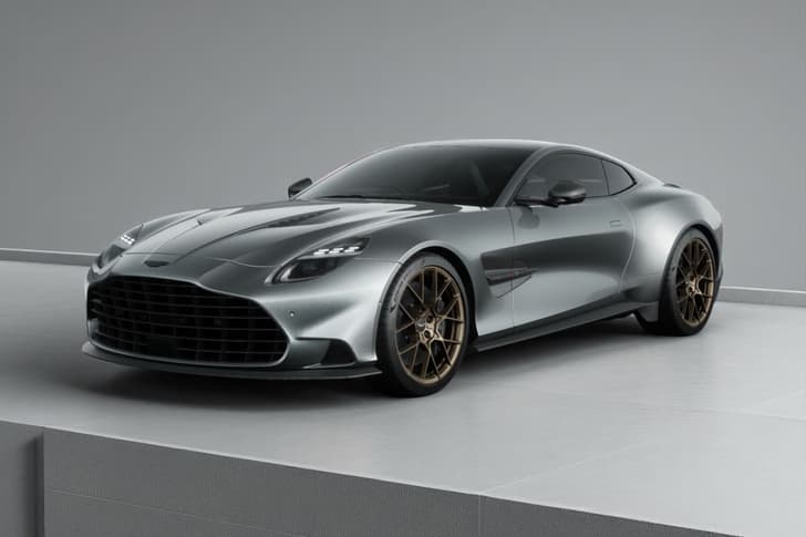 Aston Martin Vanquish photo