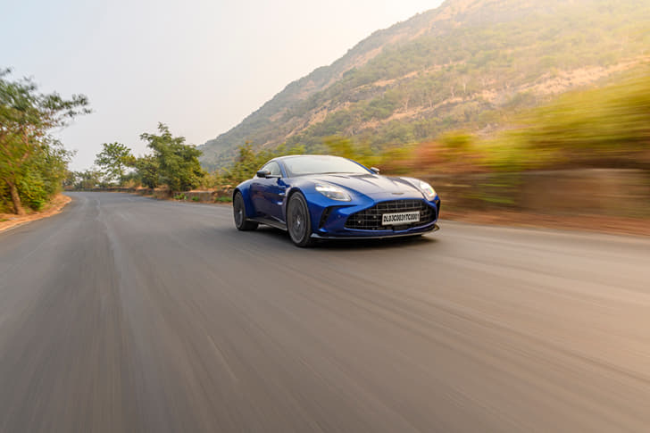Aston Martin Vantage photo
