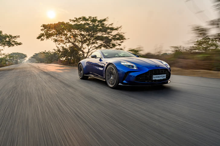 Aston Martin Vantage photo