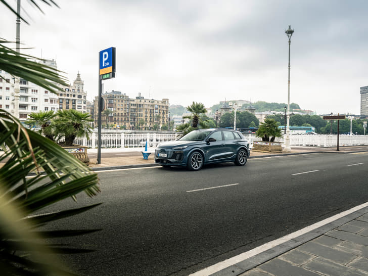 Audi Q6 e-tron photo