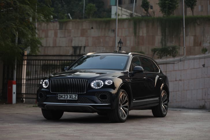 Bentley Bentayga photo