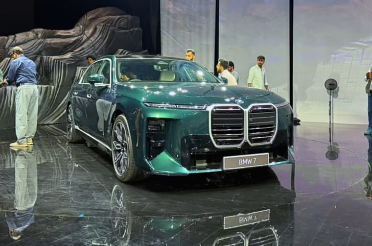 BMW 7 Series photo