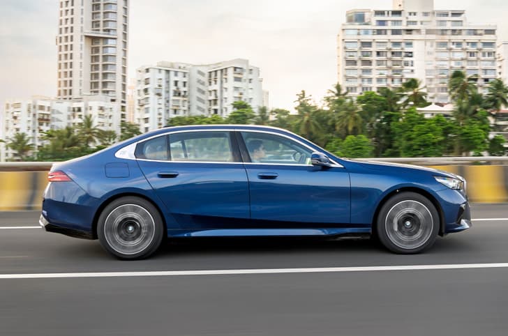 BMW i5 LWB photo