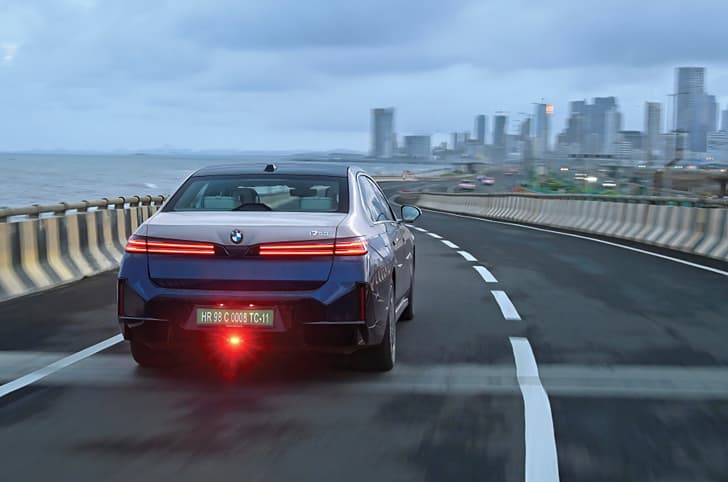 BMW i7 photo