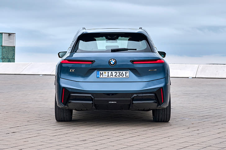 BMW iX facelift photo