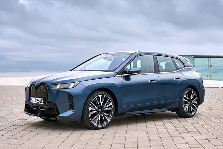 BMW iX facelift photo
